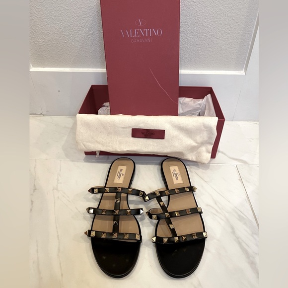 Valentino Garavani Black Rockstud Flat Sandals 38 - Picture 1 of 7